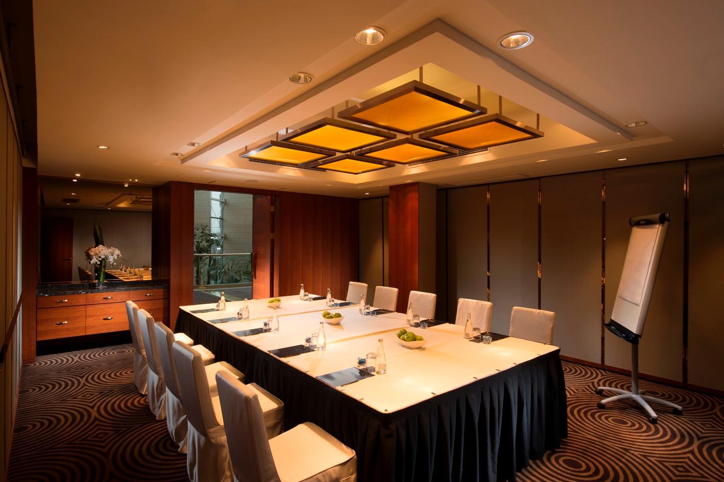 The Kunlun Jing An Hotel Шанхай Екстериор снимка